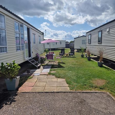 Sunshine Atlas Glamping Retreat Jaywick Sands Buitenkant foto